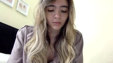 Snapshot of majo_gomezz chatting on June 4, 4:18 am majo_gomezz online show from June 4, 4:18 am
