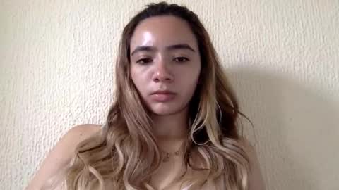 Snapshot of majo_gomezz chatting on June 4, 4:24 pm majo_gomezz online show from June 4, 4:24 pm