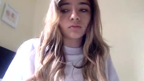 Snapshot of majo_gomezz chatting on June 18, 3:38 pm majo_gomezz online show from June 18, 3:38 pm