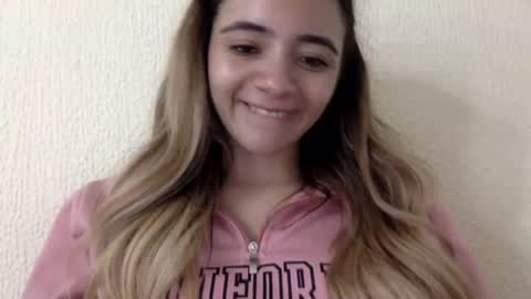 Snapshot of majo_gomezz chatting on June 20, 12:03 am majo_gomezz online show from June 20, 12:03 am