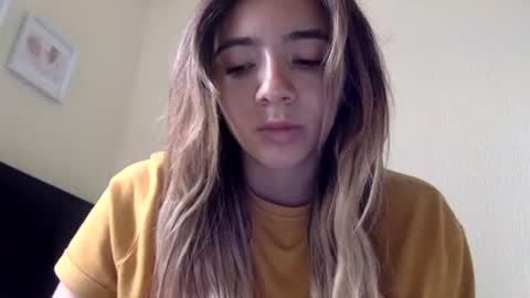 Snapshot of majo_gomezz chatting on July 1, 5:23 pm majo_gomezz online show from July 1, 5:23 pm