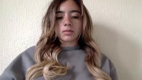 Snapshot of majo_gomezz chatting on July 2, 5:30 pm majo_gomezz online show from July 2, 5:30 pm