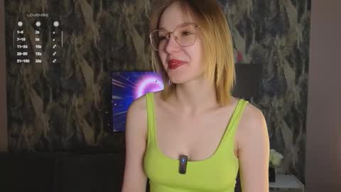 Snapshot of makemecum_now1 chatting on November 25, 11:10 am makemecum_now1 online show from November 25, 11:10 am