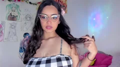 Maki Sins online show from April 26, 10:40 pm