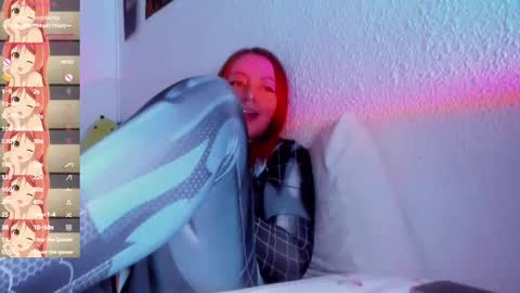 Snapshot of makii_33 chatting on February 11, 2:57 am ...  ... online show from February 11, 2:57 am