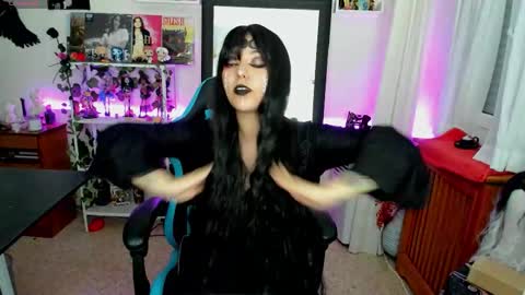 Snapshot of makii_33 chatting on October 12, 4:44 am ...  ... online show from October 12, 4:44 am