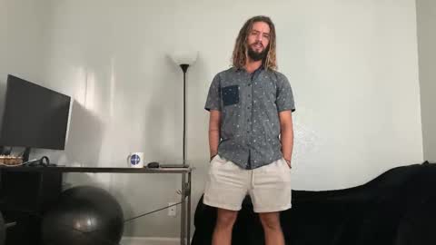 Snapshot of makingmoans chatting on November 29, 12:52 pm Mack Makingmoans Twitter online show from November 29, 12:52 pm