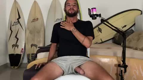 Mack  Makingmoans Twitter online show from August 3, 1:37 am