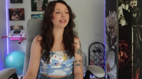 Snapshot of makiyahbelle2 chatting on January 7, 5:33 am MakiyahBelle online show from January 7, 5:33 am