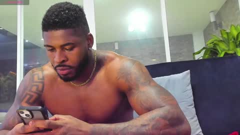 Snapshot of makonneen chatting on December 15, 5:34 am Makonnen online show from December 15, 5:34 am