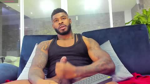 Snapshot of makonneen chatting on December 17, 2:44 am Makonnen online show from December 17, 2:44 am