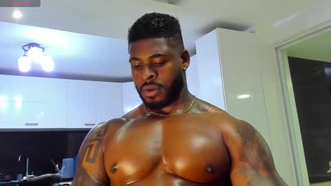 Snapshot of makonneen chatting on December 19, 10:24 am Makonnen online show from December 19, 10:24 am