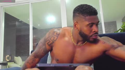 Snapshot of makonneen chatting on December 22, 7:22 am Makonnen online show from December 22, 7:22 am