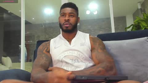 Snapshot of makonneen chatting on December 24, 3:05 am Makonnen online show from December 24, 3:05 am