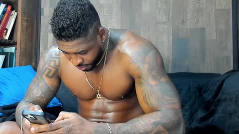 Snapshot of makonneen chatting on January 28, 8:04 am Makonnen online show from January 28, 8:04 am