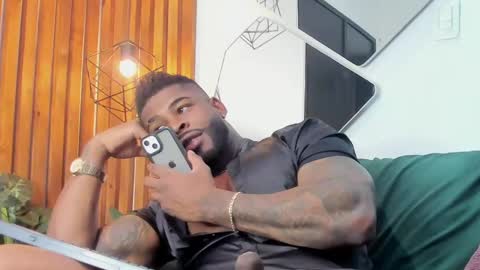 Snapshot of makonneen chatting on February 12, 1:30 am Makonnen online show from February 12, 1:30 am