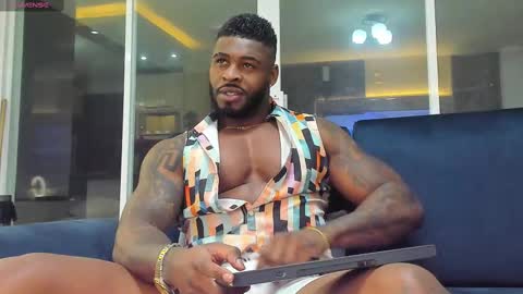 Snapshot of makonneen chatting on February 19, 3:28 am Makonnen online show from February 19, 3:28 am