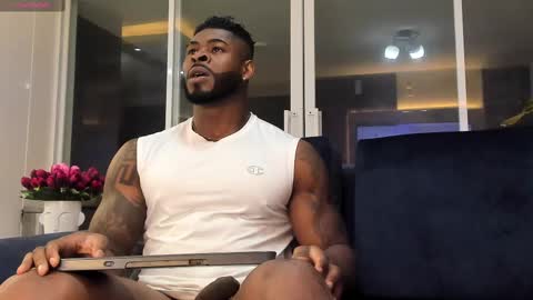 Snapshot of makonneen chatting on March 5, 5:18 am Makonnen online show from March 5, 5:18 am