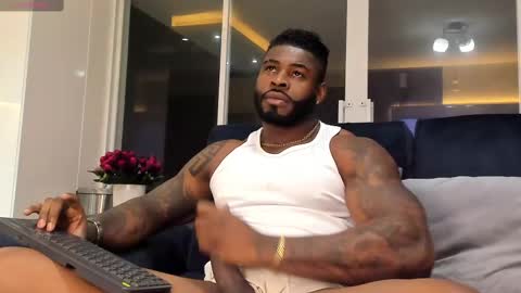 Snapshot of makonneen chatting on March 7, 2:36 am Makonnen online show from March 7, 2:36 am