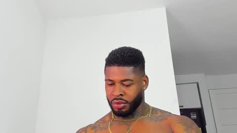 Snapshot of makonneen chatting on November 27, 11:23 am Makonnen online show from November 27, 11:23 am