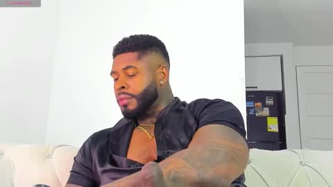 Snapshot of makonneen chatting on December 5, 3:26 am Makonnen online show from December 5, 3:26 am