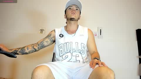 Snapshot of male_pussy chatting on February 19, 7:27 pm ADAM online show from February 19, 7:27 pm