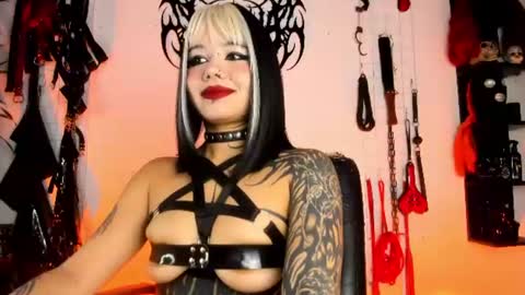 Snapshot of maledicta__insana chatting on July 25, 10:07 pm maledicta__insana online show from July 25, 10:07 pm