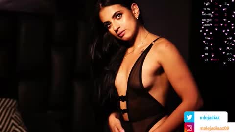 Snapshot of malejadiaz_ chatting on November 20, 8:19 pm Maleja Diaz online show from November 20, 8:19 pm