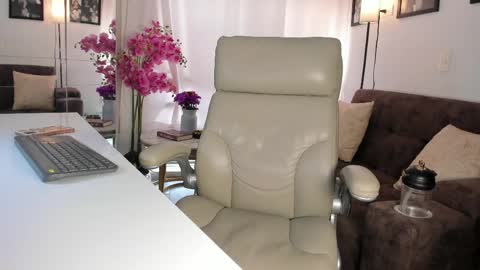 Snapshot of malena99_ chatting on May 16, 8:18 pm malena99_ online show from May 16, 8:18 pm