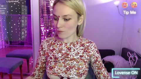 Snapshot of mali_sia chatting on December 6, 3:41 am Mischelle online show from December 6, 3:41 am