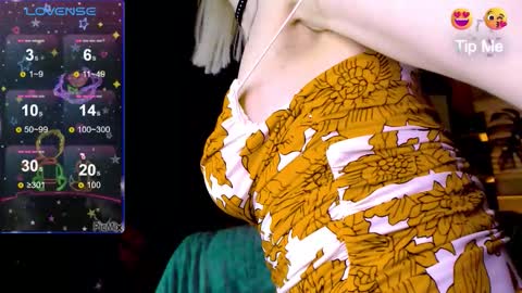 Snapshot of mali_sia chatting on October 4, 6:17 pm Mischelle online show from October 4, 6:17 pm