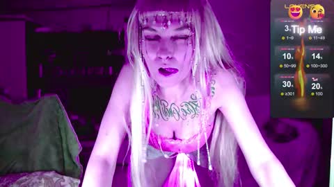 Snapshot of mali_sia chatting on November 30, 1:53 am Mischelle online show from November 30, 1:53 am