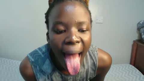 Snapshot of malia_latifa chatting on November 26, 12:39 pm lati online show from November 26, 12:39 pm