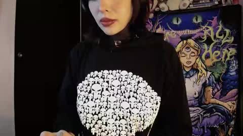 Snapshot of maliceinwonderland25 chatting on November 15, 3:48 am Alice Asylum online show from November 15, 3:48 am