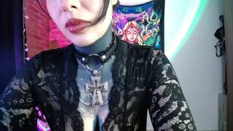 Snapshot of maliceinwonderland25 chatting on June 22, 3:25 am Alice Asylum online show from June 22, 3:25 am