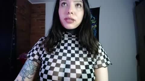 Snapshot of maliceinwonderland25 chatting on July 23, 1:58 am Alice Asylum online show from July 23, 1:58 am