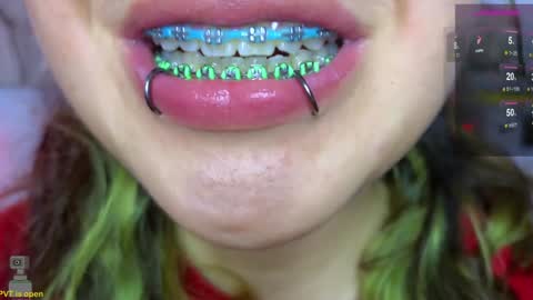 Snapshot of malicia_witch_ chatting on December 31, 1:26 am Mar  Alicia     Rosie  v A L I C I A W I T C -  Meg Cherie online show from December 31, 1:26 am