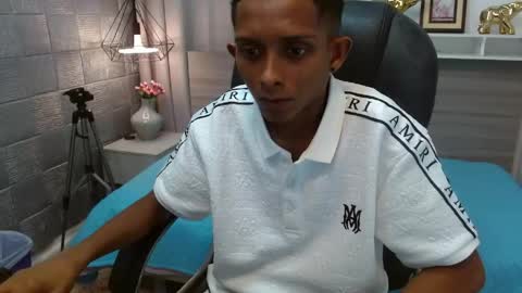 malik20_ online show from April 29, 2:21 pm