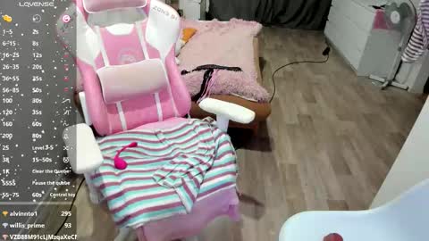 Snapshot of malina_lovely chatting on October 24, 1:03 am malina_lovely online show from October 24, 1:03 am