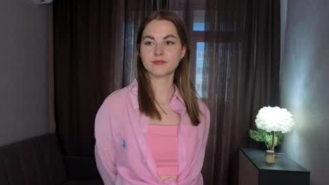 Mia online show from May 26, 5:47 am