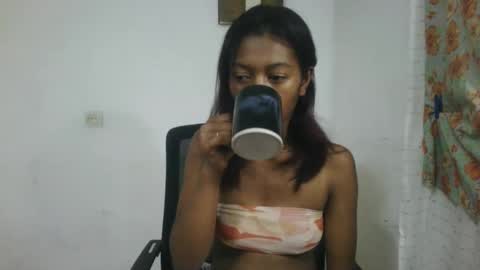 Snapshot of malluna4 chatting on May 6, 6:46 pm Malluna online show from May 6, 6:46 pm