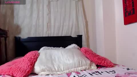 Snapshot of malory_golosa chatting on December 17, 4:18 am Malory online show from December 17, 4:18 am