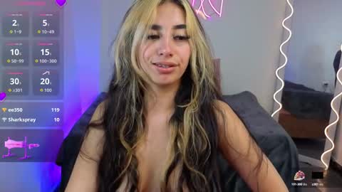 Snapshot of malory_tay chatting on September 30, 12:15 am Malory online show from September 30, 12:15 am