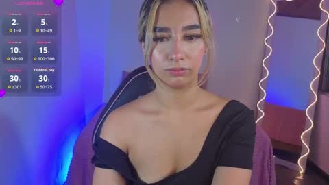 Snapshot of malory_tay chatting on October 25, 7:08 pm Malory online show from October 25, 7:08 pm