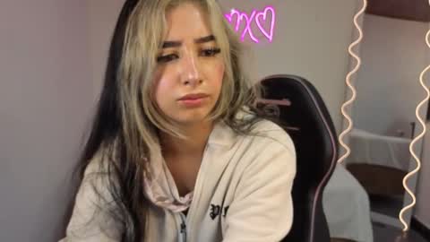 Snapshot of malory_tay chatting on November 14, 11:31 am Malory online show from November 14, 11:31 am