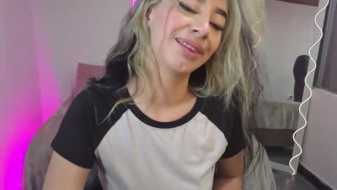 Snapshot of malory_tay chatting on November 15, 6:59 pm Malory online show from November 15, 6:59 pm