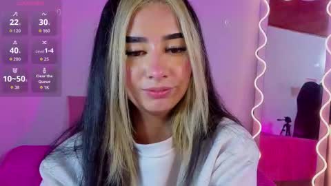 Snapshot of malory_tay chatting on November 19, 7:03 pm Malory online show from November 19, 7:03 pm