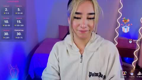 Snapshot of malory_tay chatting on November 28, 11:24 am Malory online show from November 28, 11:24 am