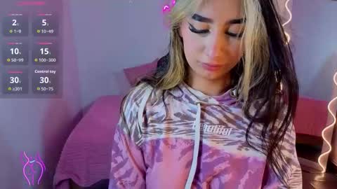 Snapshot of malory_tay chatting on November 29, 7:17 pm Malory online show from November 29, 7:17 pm