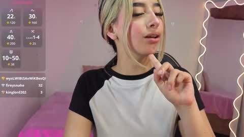 Snapshot of malory_tay chatting on December 3, 7:34 pm Malory online show from December 3, 7:34 pm